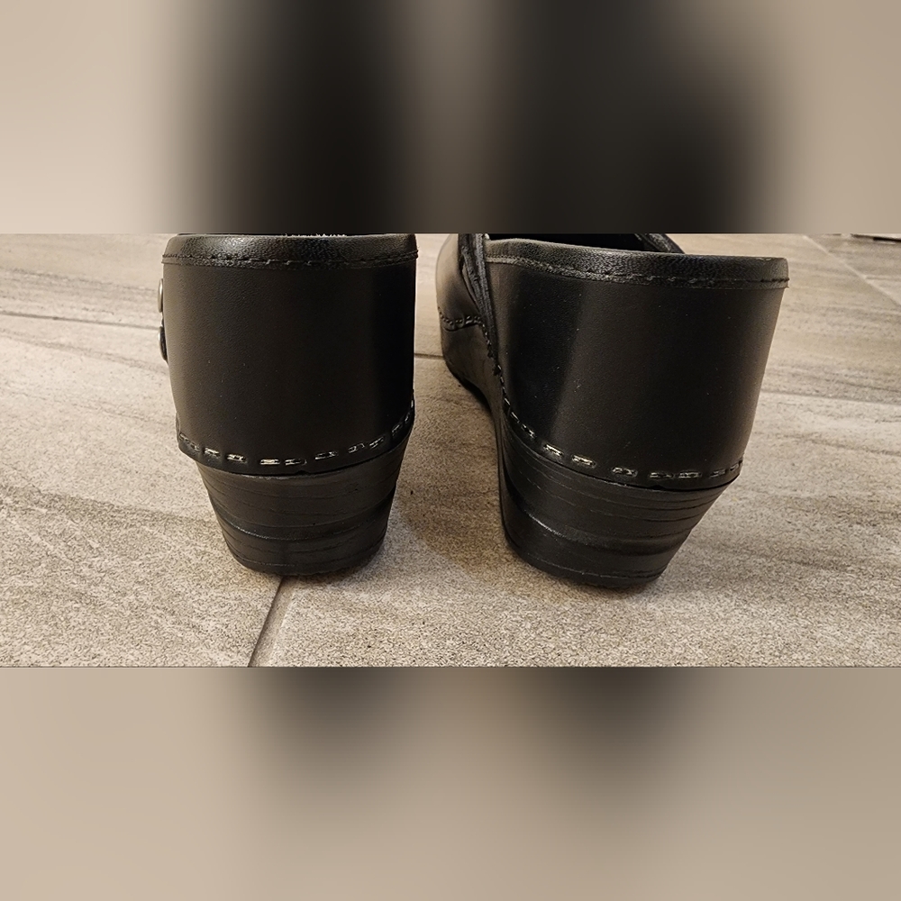 Sanita Professional Leather Clog - Picture 4 of 4